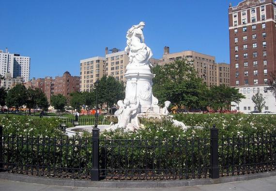 'NYC - Bronx - Concourse Village: Joyce Kilmer Park - Lorelei Fountain' - Νέα Υόρκη